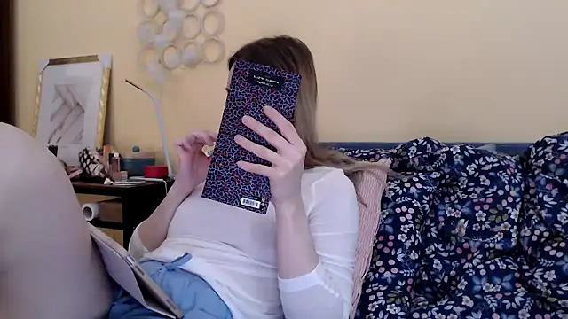 Snapshot of Scarlettford chatting on March 17, 2025, 5:05 pm Scarlettford online show from March 17, 2025, 5:05 pm