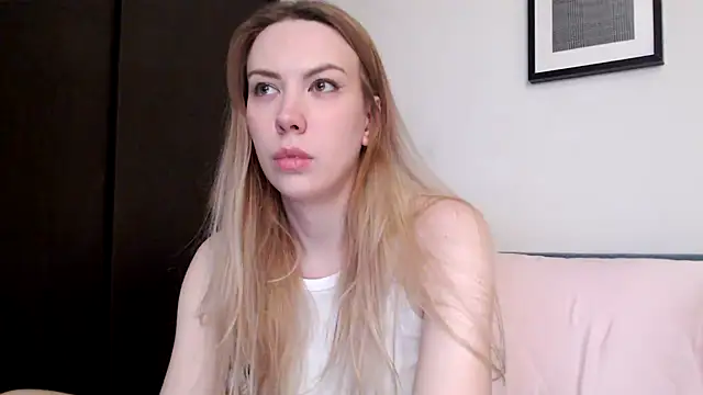 Snapshot of Scarlettford chatting on November 7, 2025, 12:49 pm Scarlettford online show from November 7, 2025, 12:49 pm