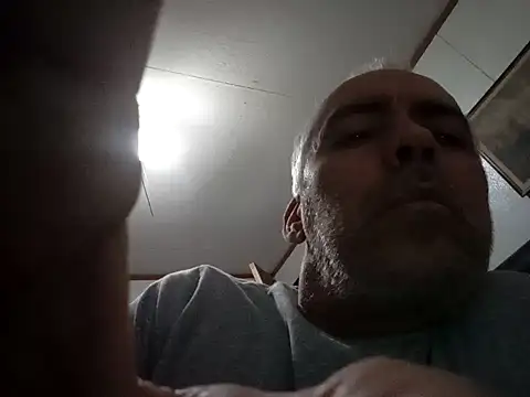 Xoc8  online show from January 7, 2026, 6:32 pm