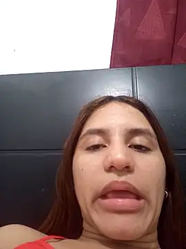 Snapshot of AnthonelaDuque chatting on February 13, 2025, 2:34 am AnthonelaDuque online show from February 13, 2025, 2:34 am