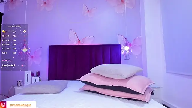 Snapshot of AnthonelaDuque chatting on March 10, 2025, 2:59 pm AnthonelaDuque online show from March 10, 2025, 2:59 pm