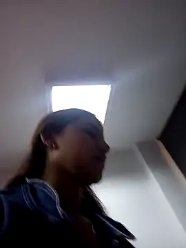 AnthonelaDuque online show from December 18, 2025, 11:38 am