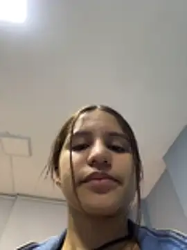 AnthonelaDuque online show from February 4, 2026, 11:38 am