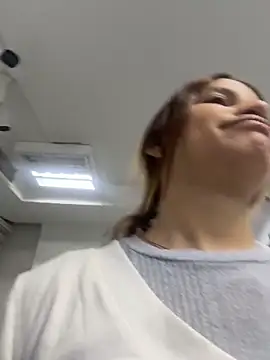 AnthonelaDuque online show from February 10, 2026, 11:36 am