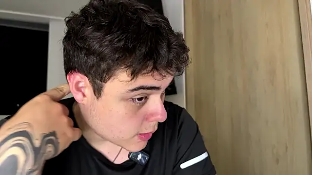 Snapshot of odin_blake chatting on February 26, 2026, 2:43 am odin blake online show from February 26, 2026, 2:43 am