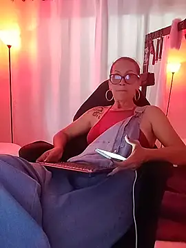 Snapshot of SelenaHouston chatting on February 6, 2026, 8:12 pm SelenaHouston online show from February 6, 2026, 8:12 pm