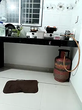 Snapshot of Selina_6 chatting on December 21, 2024, 1:42 pm Selina 6 online show from December 21, 2024, 1:42 pm