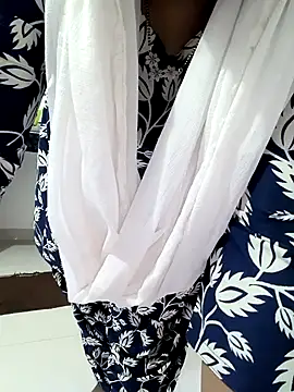 Snapshot of Selina_6 chatting on December 23, 2024, 11:57 am Selina 6 online show from December 23, 2024, 11:57 am