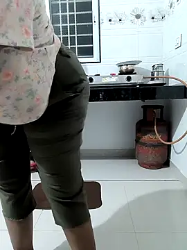 Snapshot of Selina_6 chatting on January 2, 2025, 3:19 pm Selina 6 online show from January 2, 2025, 3:19 pm