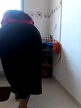 Snapshot of Selina_6 chatting on January 7, 2025, 11:37 am Selina 6 online show from January 7, 2025, 11:37 am