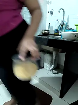 Snapshot of Selina_6 chatting on January 7, 2025, 2:41 pm Selina 6 online show from January 7, 2025, 2:41 pm