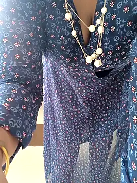 Snapshot of Selina_6 chatting on February 2, 2025, 5:10 am Selina 6 online show from February 2, 2025, 5:10 am