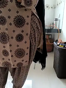 Snapshot of Selina_6 chatting on February 10, 2025, 4:19 am Selina 6 online show from February 10, 2025, 4:19 am