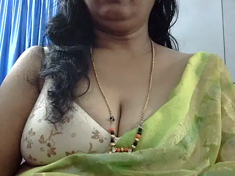 Snapshot of Vijji-telugu chatting on September 15, 2025, 4:40 pm Vijji-telugu online show from September 15, 2025, 4:40 pm