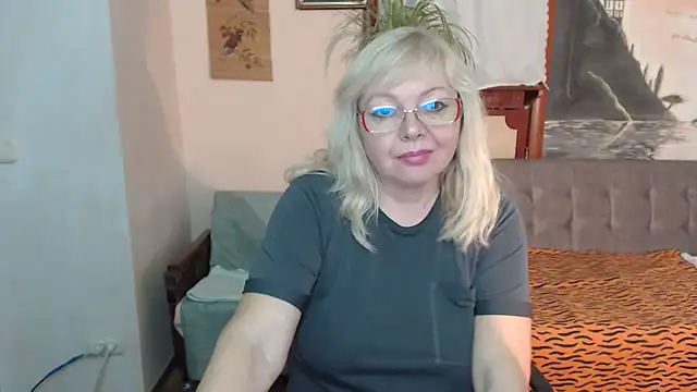 EvelynLoveShy online show from November 6, 2025, 9:37 pm