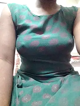 rituporna2004 online show from December 17, 2025, 4:46 pm