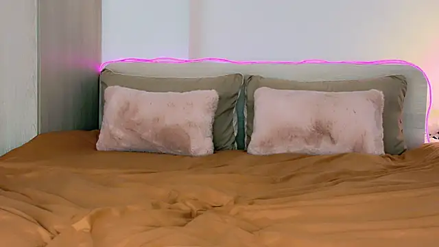 oh-my-mia online show from November 21, 2025, 7:29 am