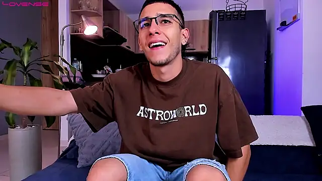 SymonPrince online show from October 3, 2025, 6:49 pm