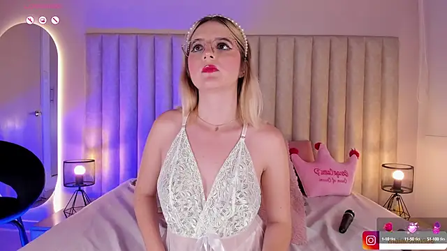 Maia Collins online show from March 21, 2025, 12:07 am