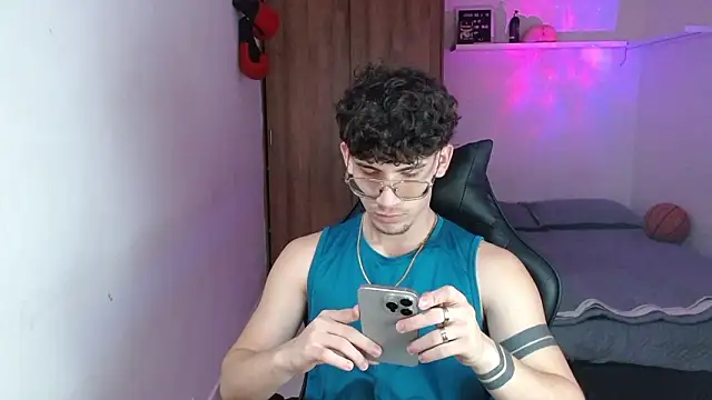 Kisan Smith online show from March 12, 2026, 2:39 am