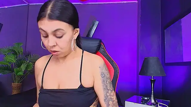 Snapshot of Juliet_Nasty chatting on October 6, 2025, 12:35 pm Juliet Nasty online show from October 6, 2025, 12:35 pm