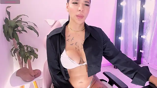EmmaRusellx online show from May 19, 2026, 12:38 am