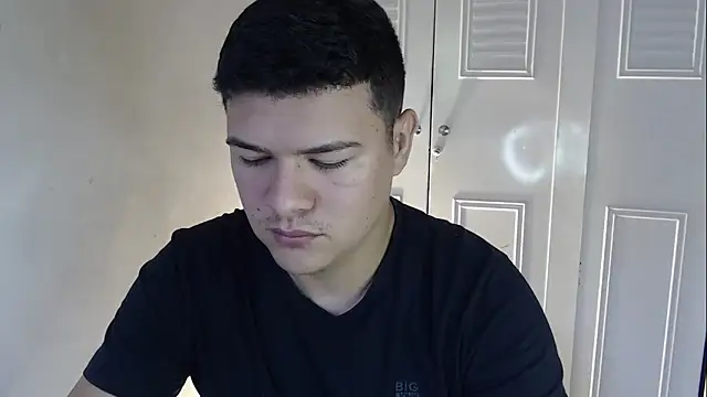 Snapshot of Plug_Control chatting on September 30, 2025, 7:19 pm Plug Control online show from September 30, 2025, 7:19 pm