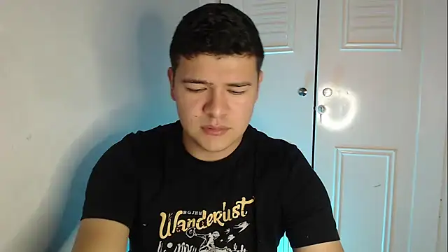 Snapshot of Plug_Control chatting on October 10, 2025, 3:33 pm Plug Control online show from October 10, 2025, 3:33 pm