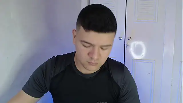 Snapshot of Plug_Control chatting on October 11, 2025, 4:27 pm Plug Control online show from October 11, 2025, 4:27 pm