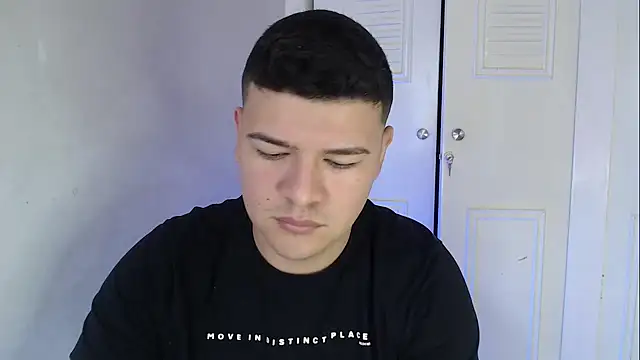 Snapshot of Plug_Control chatting on October 12, 2025, 3:22 pm Plug Control online show from October 12, 2025, 3:22 pm