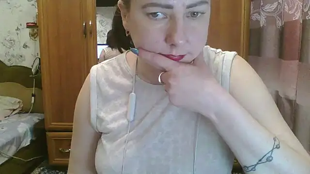 Snapshot of SophieNightAh chatting on February 19, 2025, 3:27 pm SophieNightAh online show from February 19, 2025, 3:27 pm