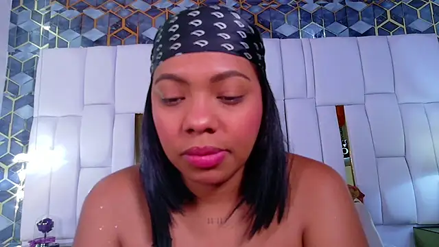 lia mariana online show from October 10, 2025, 12:37 pm