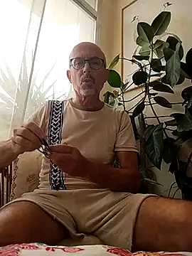 Snapshot of MadProfessor chatting on September 8, 2025, 3:55 pm MadProfessor online show from September 8, 2025, 3:55 pm