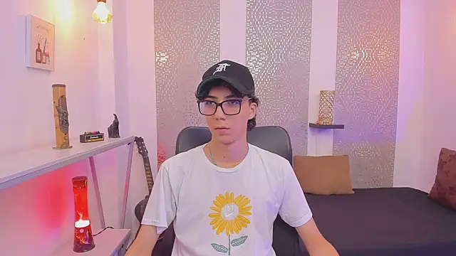 Snapshot of Nikolay_Gregori chatting on October 15, 2025, 4:12 am Nikolay Gregori online show from October 15, 2025, 4:12 am