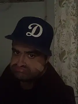 Snapshot of Miguel16i chatting on December 8, 2024, 3:32 am Miguel16i online show from December 8, 2024, 3:32 am