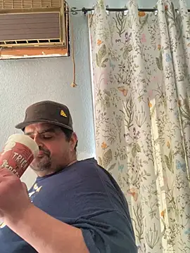 Snapshot of Miguel16i chatting on March 8, 2025, 8:03 pm Miguel16i online show from March 8, 2025, 8:03 pm