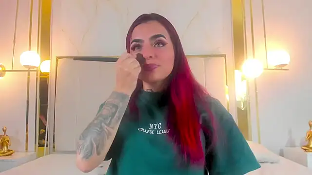 Snapshot of valeriee_millerr_ chatting on January 14, 2025, 6:17 pm valeriee millerr online show from January 14, 2025, 6:17 pm