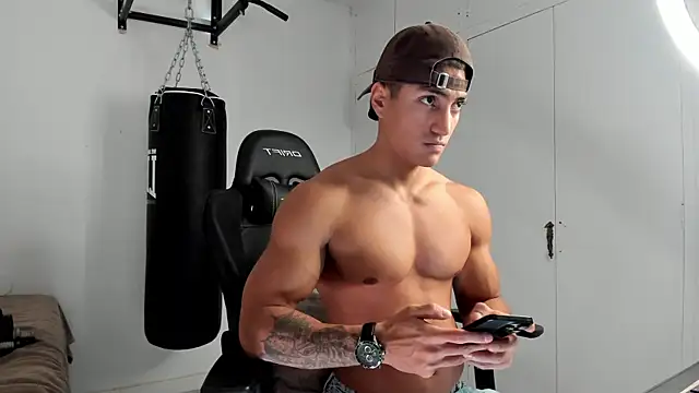 dan01  online show from November 3, 2025, 2:18 pm