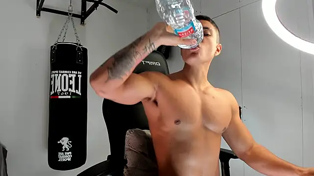 dan01  online show from November 12, 2025, 1:33 pm