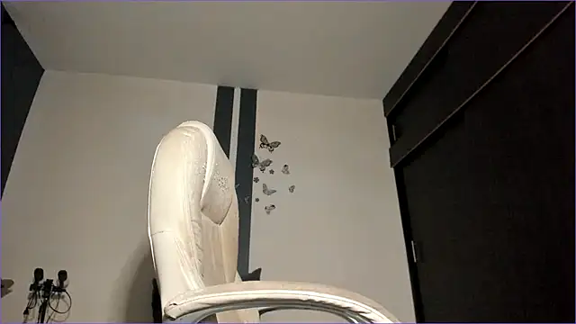 Snapshot of CandyLatinHott chatting on October 10, 2025, 9:58 pm CandyLatinHott online show from October 10, 2025, 9:58 pm