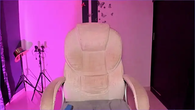 Snapshot of CandyLatinHott chatting on October 12, 2025, 9:14 pm CandyLatinHott online show from October 12, 2025, 9:14 pm