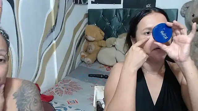 manzanahot9 online show from October 22, 2025, 6:51 pm