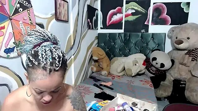 manzanahot9 online show from October 27, 2025, 11:36 am