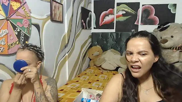 manzanahot9 online show from November 19, 2025, 10:48 am