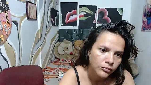 manzanahot9 online show from February 17, 2026, 8:33 am