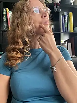 Snapshot of AnnikaRose chatting on October 1, 2025, 6:19 am AnnikaRose online show from October 1, 2025, 6:19 am