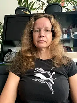 Snapshot of AnnikaRose chatting on November 4, 2025, 6:56 am AnnikaRose online show from November 4, 2025, 6:56 am