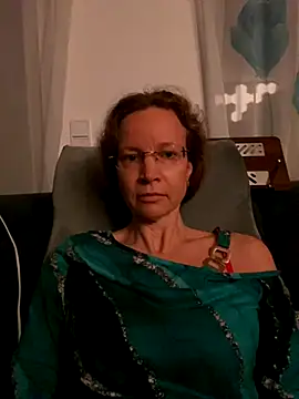 Snapshot of AnnikaRose chatting on November 12, 2025, 6:47 am AnnikaRose online show from November 12, 2025, 6:47 am