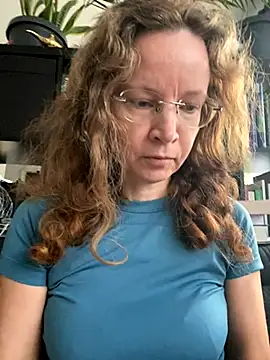 Snapshot of AnnikaRose chatting on November 13, 2025, 6:56 am AnnikaRose online show from November 13, 2025, 6:56 am