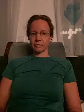 Snapshot of AnnikaRose chatting on November 17, 2025, 6:52 am AnnikaRose online show from November 17, 2025, 6:52 am